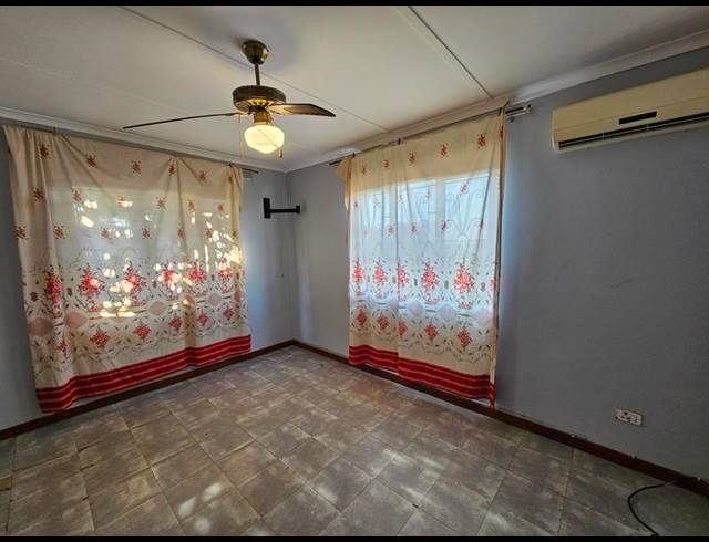 6 BEDROOM HOUSE FOR SALE IN EVEREST HEIGHTS